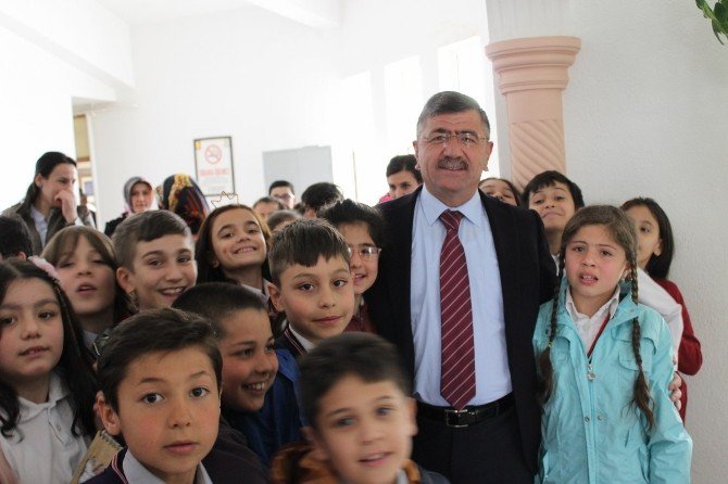 Niğde Belediye Başkanı Faruk Akdoğan, Öğrencilere Müjdeleri Sıraladı