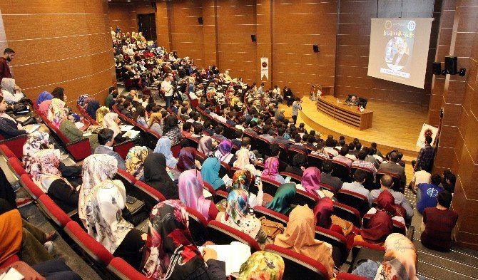 GAÜN’de İslam Ve Gençlik Konferansı