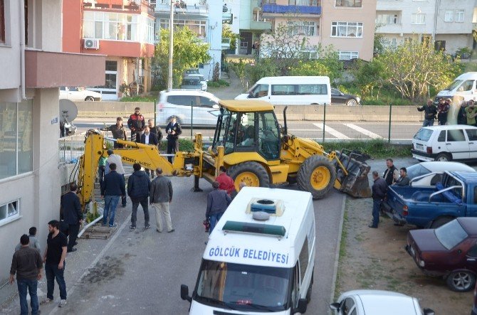 Cesedi Parçalayarak Varile Koyup Üstüne Beton Dökmüş