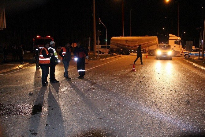 Sivas’ta Yolcu Otobüsü İle Otomobil Çarpıştı: 4 Yaralı