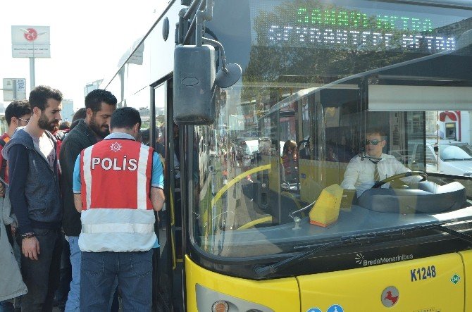 Otobüse Binen Taraftarlar Polis Tarafından Didik Didik Arandı
