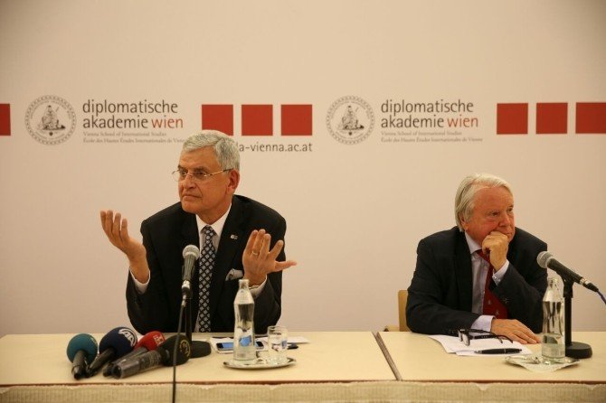 AB Bakanı Bozkır, Avusturya’nın Başkenti Viyana’da Konferans Verdi