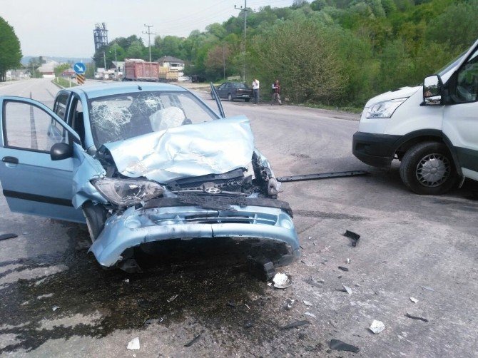 Bartın’da Trafik Kazası: 2 Yaralı