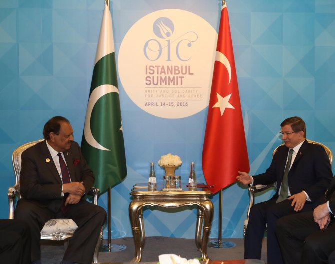 Başbakan Davutoğlu, Pakistan Cumhurbaşkanı ile görüştü