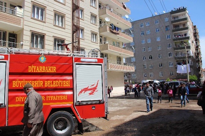 Diyarbakır’da Evde Çıkan Yangında 2 Kişi Zehirlendi