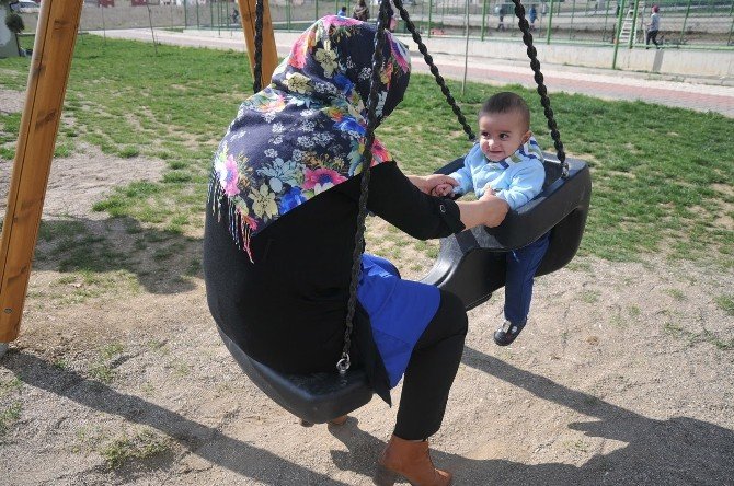 Çocuklarınızın Salıncak Keyfine Ortak Olun