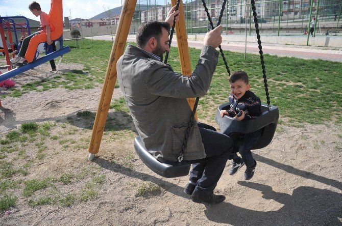 Çocuklarınızın Salıncak Keyfine Ortak Olun