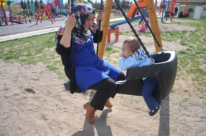 Çocuklarınızın Salıncak Keyfine Ortak Olun