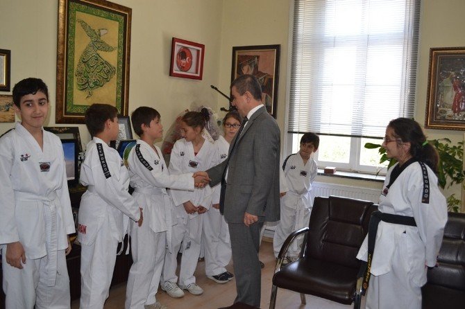Taekwondo Kursiyerleri Ehem İ Ziyaret Etti