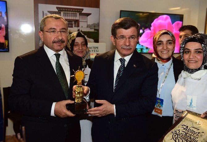Sancaktepe Belediyesi’ne Başbakan Davutoğlu’ndan Ödül