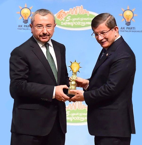 Sancaktepe Belediyesi’ne Başbakan Davutoğlu’ndan Ödül