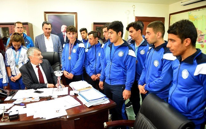 Seyhan Belediyespor Atletleri Adana’yı Temsil Edecek