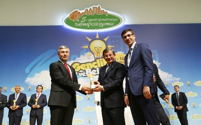 Başbakan Davutoğlu’ndan Tatvan Belediyesi’ne Ödülü
