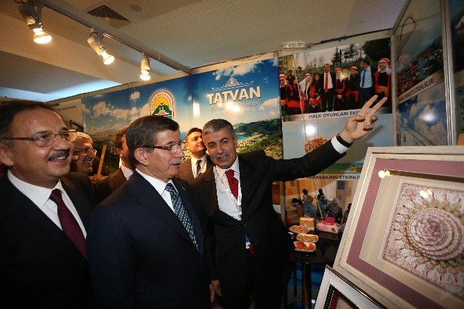 Başbakan Davutoğlu’ndan Tatvan Belediyesi’ne Ödülü