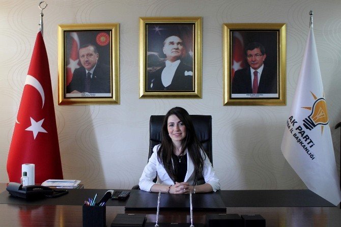 AK Parti Manisa İl Kadın Kolları Başkanı İstifa Etti