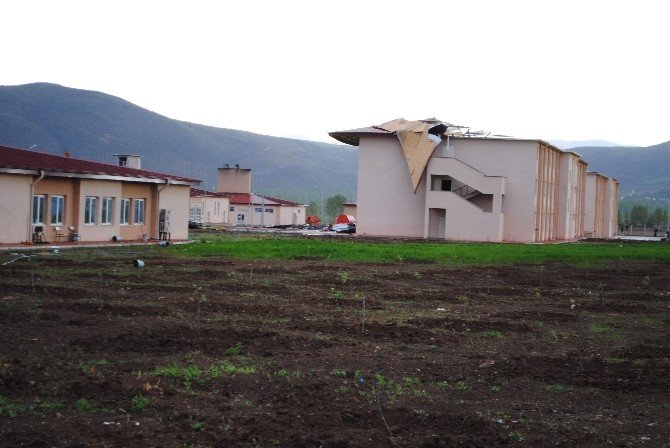 Amasya’da Cezaevinin Çatısı Uçtu: 26 Yaralı