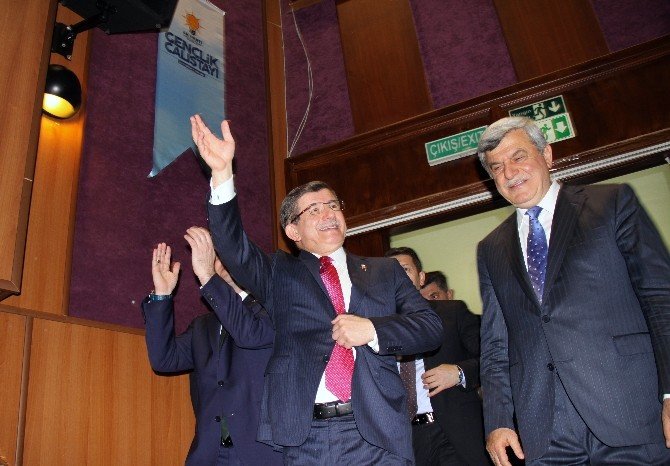 Başbakan Davutoğlu, Kocaeli’de Gençlik Çalıştayı’na Katıldı