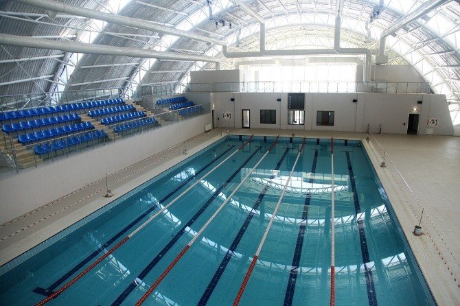 Yarı Olimpik Kapalı Yüzme Havuzu Hizmete Hazırlanıyor