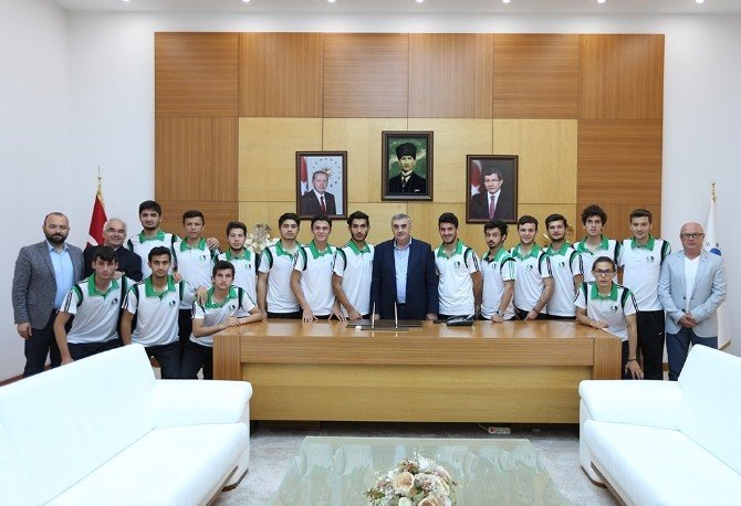 Başkan Toçoğlu U19’a Katılacak Sakaryaspor Teknik Ekip Ve Sporcularını Ağırladı