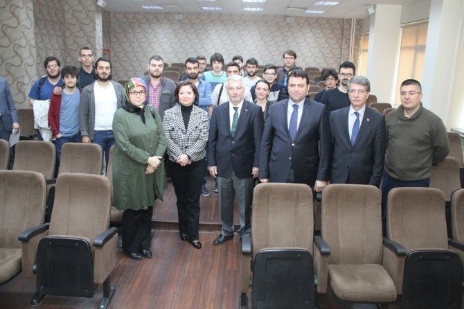Başkan Vekili Özak Öğrencilere Mimari Tecrübelerini Aktardı
