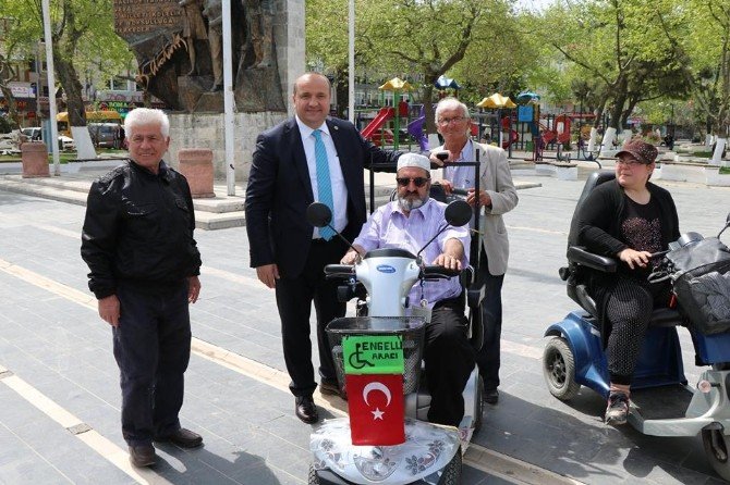 Çınarcık Belediyesi’nden Engelliler İçin Şarj İstasyonu