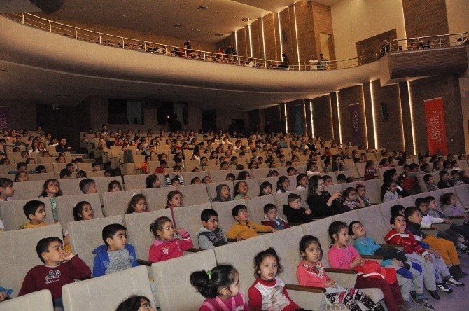 Çocuk Festivali Tiyatro Şenliğinde 3 Bin 500 Kişiye Ulaşıldı