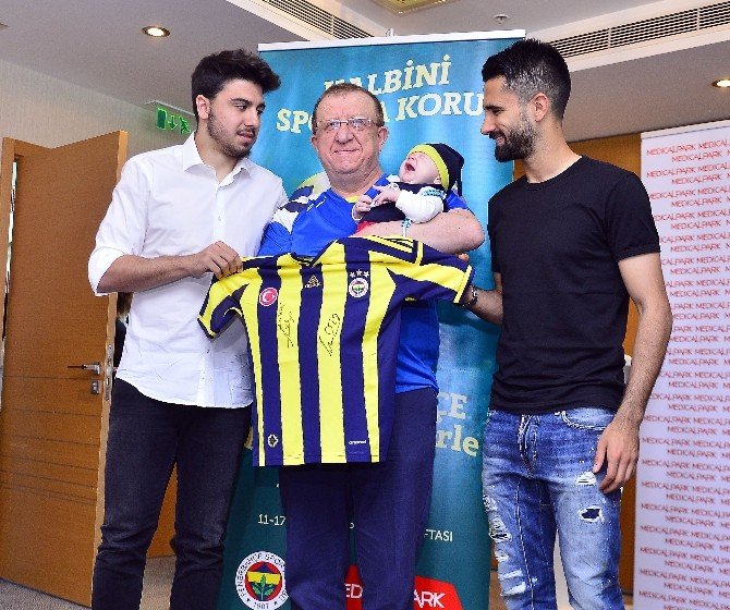 Fenerbahçeli Futbolculardan Anlamlı Destek