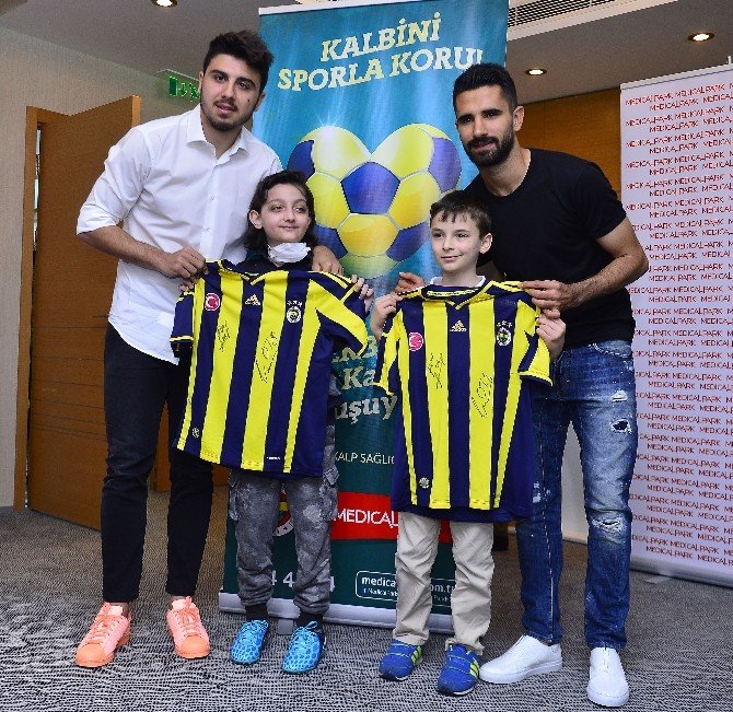 Fenerbahçeli Futbolculardan Anlamlı Destek