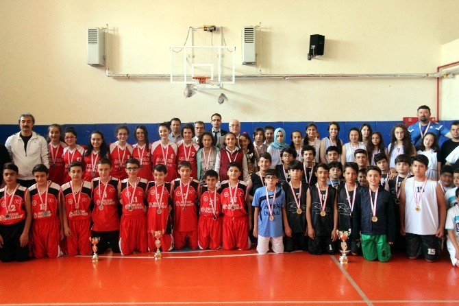 23 Nisan Orta Okullararası Basketbol Turnuvası Yapıldı