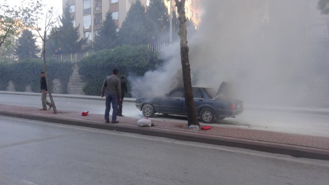 Konya'da seyir halinde alev alan otomobil kül oldu