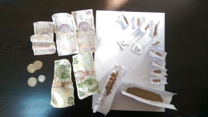 Tarsus'ta uyuşturucu satan iki kişi yakalandı