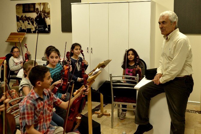 Tepebaşı Belediyesi "İki Elin Sesi Var" Çocuk Senfoni Orkestrası’na Övgüler
