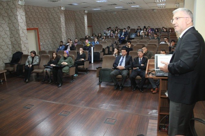Başkan Vekili Özak Öğrencilere Mimari Tecrübelerini Aktardı