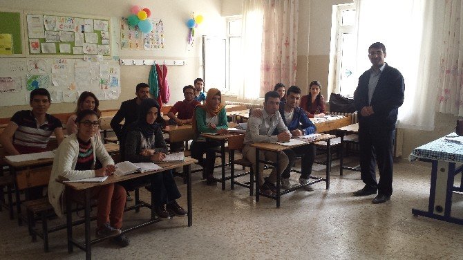 Suruç’ta Suriyeli Öğretmenler Türkçe Öğreniyor