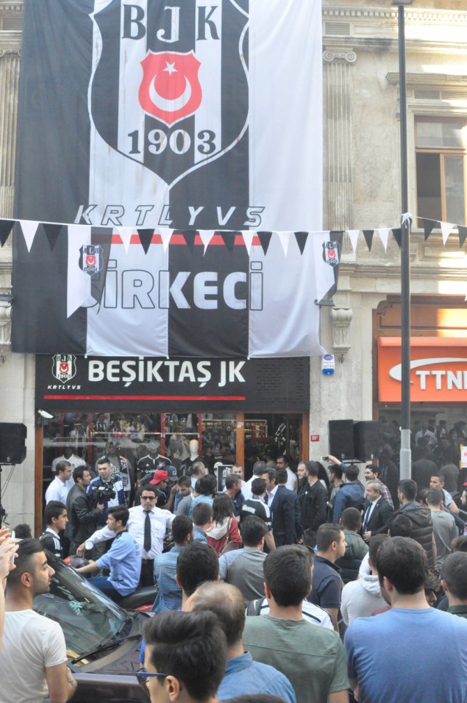 Beşiktaş'ın yıldızı Quaresma, taraftarlarla buluştu