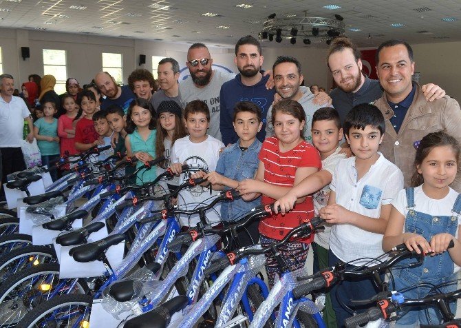 Veloturk, Zonguldak’ta 215 Öğrenciye Bisiklet Hediye Etti