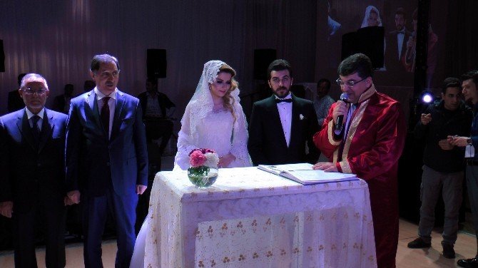 Gaziantep’te Görkemli Düğün
