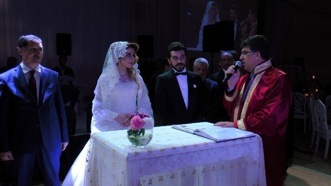 Gaziantep’te Görkemli Düğün