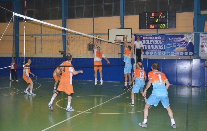 Bozüyük Belediyesi Kurumlar Arası Voleybol Turnuvası’nda Finale Yaklaşıldı