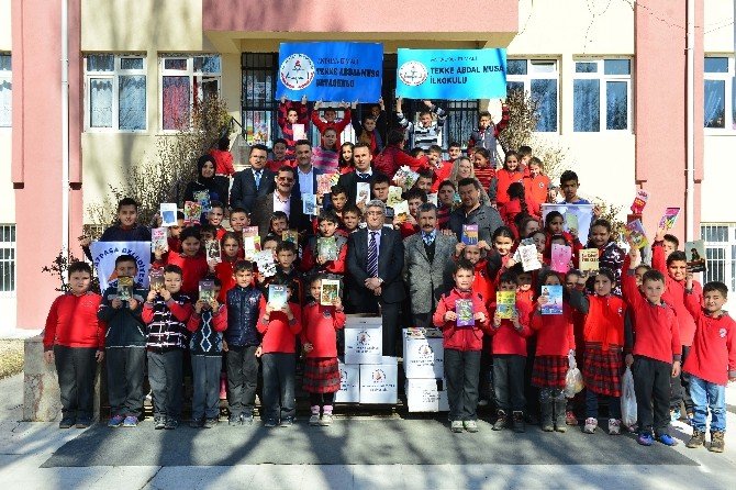 Muratpaşa’dan 21 Köy Okuluna 5 Bin 200 Kitap