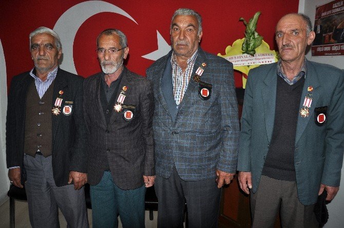 Kıbrıs Gazilerine 42 Yıl Sonra Şeref Madalyası