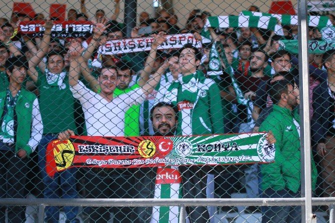 Eskişehirspor - Konyaspor Tribünlerinden Renkli Görüntüler