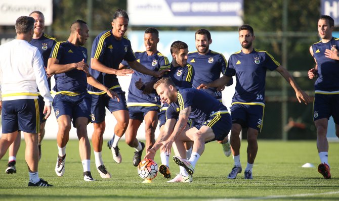 Fenerbahçe, Mersin İdmanyurdu için çalıştı ve kampa girdi