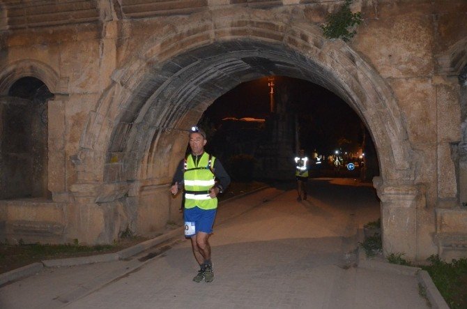 İznik Ultra Maratonu’nun Startı Gece Yarısı Verildi