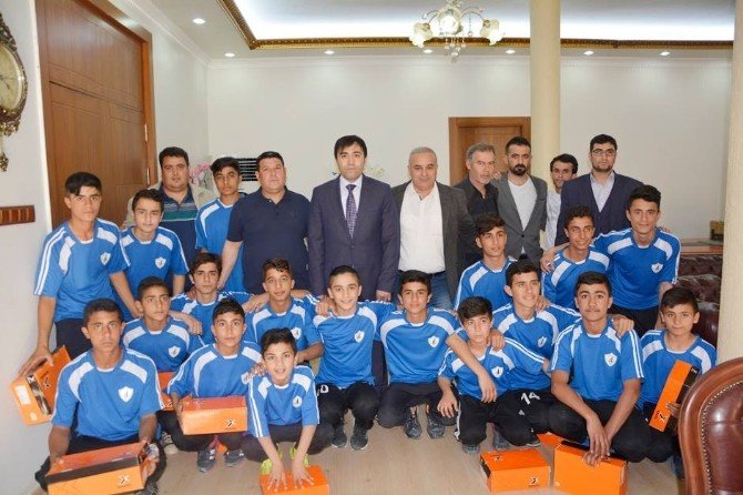 Kaymakam Citer’den Namağlup Şampiyon Olan Viranşehirspor U 14 Takımına Ödül