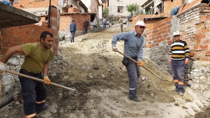 Burhaniye’de Sokağa Kavuşan Yaylacıklılar Bayram Yaptı