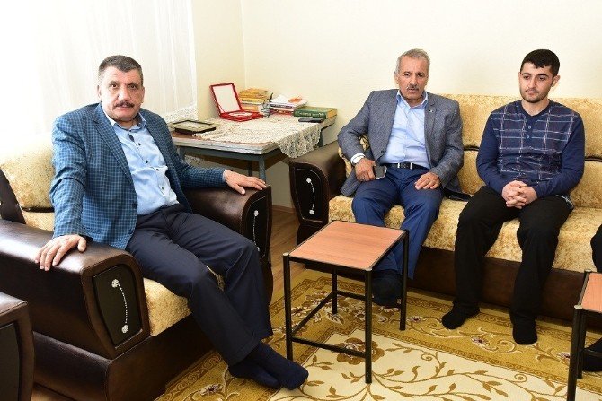 Milletvekili Şahin Ve Başkan Gürkan, Gazi Kara’yı Ziyaret Etti