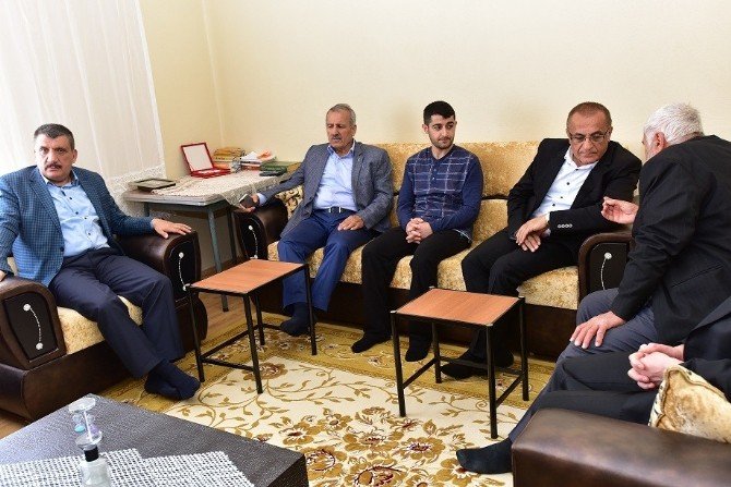 Milletvekili Şahin Ve Başkan Gürkan, Gazi Kara’yı Ziyaret Etti