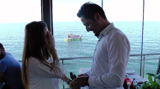 Karadeniz Modeli İlginç Evlenme Teklifi