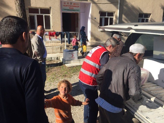 Siirt’te Sel Mağduru Suriyeli Aileye Kızılay Desteği